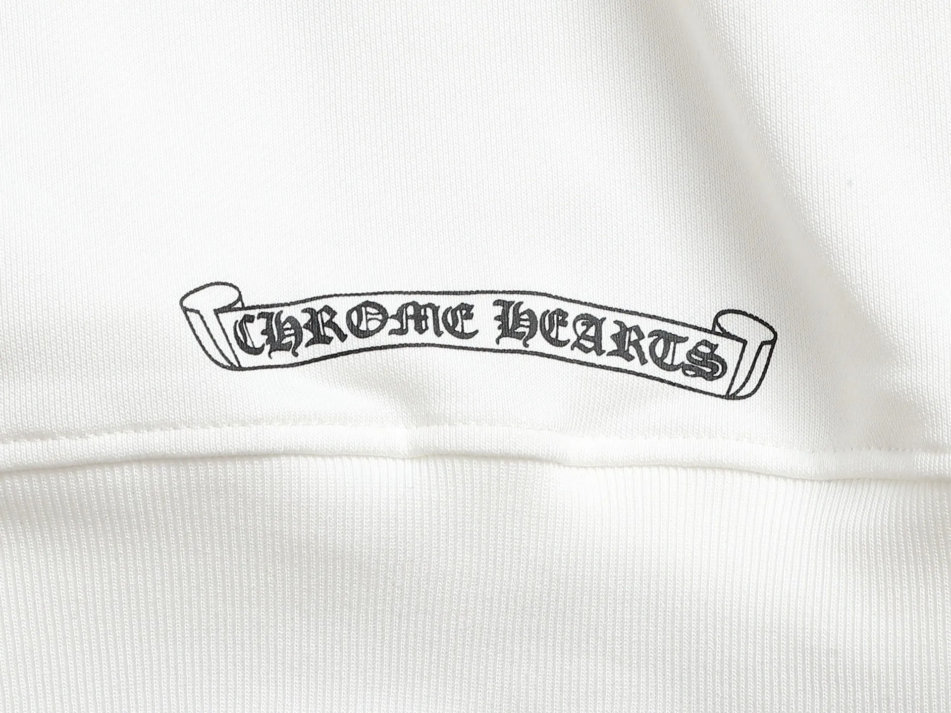 P230  Chrome hearts ch克罗心十字架马蹄LOGO印花工艺圆领卫衣 版型大 宽松有型区别低版本瘦长版型上身拉胯 百分百承诺:顶级品质不做快餐货市面最高版本 顶级品质，420克  26支定制定染双纱棉，男女同款，三标齐全。 Color: Black White Size: XS-L